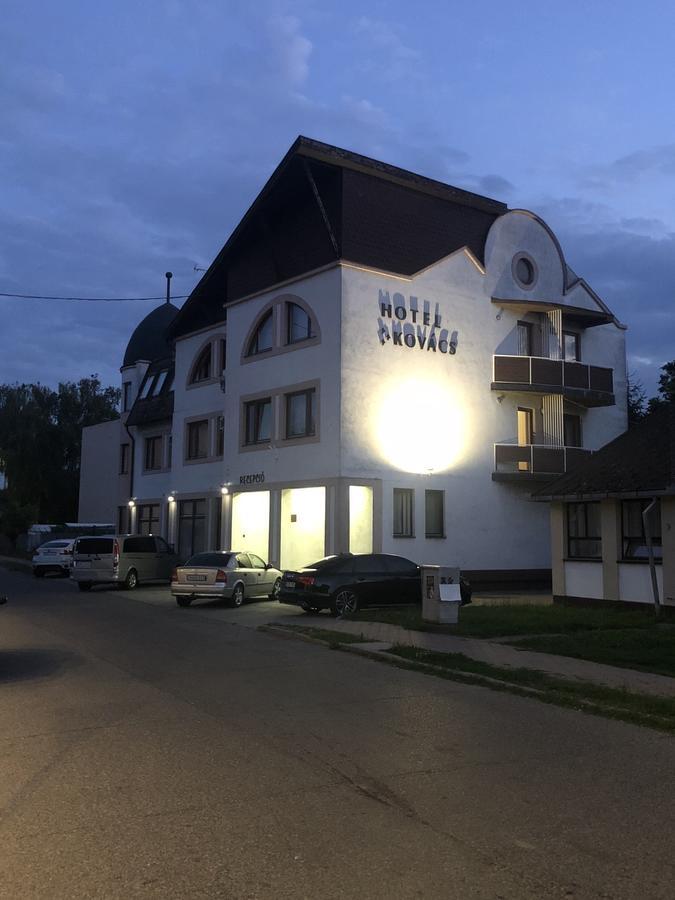 Kovács Hotel Superior Vásárosnamény Exterior foto